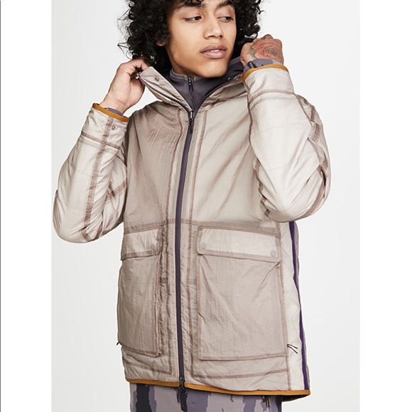 Lululemon Take The Moment Reverse Jacket
Robert Geller Collection - Picture 12 of 13